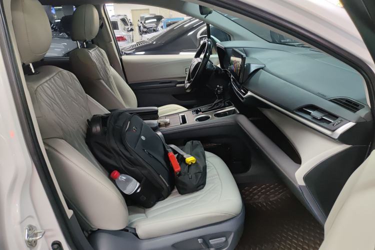 Used Toyota SIENNA 2021 2.5L Hybrid Comfort Edition Right Front Seat