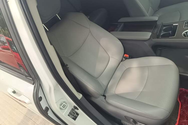 Used Toyota SIENNA 2021 2.5L Hybrid Luxury Edition Right Front Seat