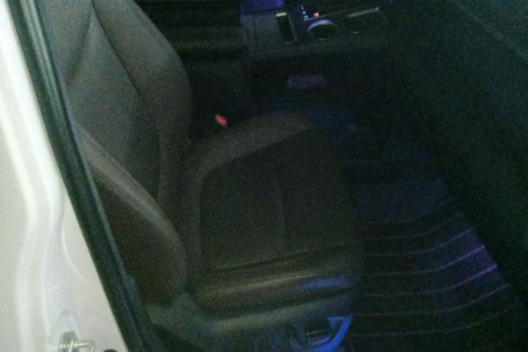 Used Toyota SIENNA 2021 2.5L Hybrid Platinum Edition Right Front Seat