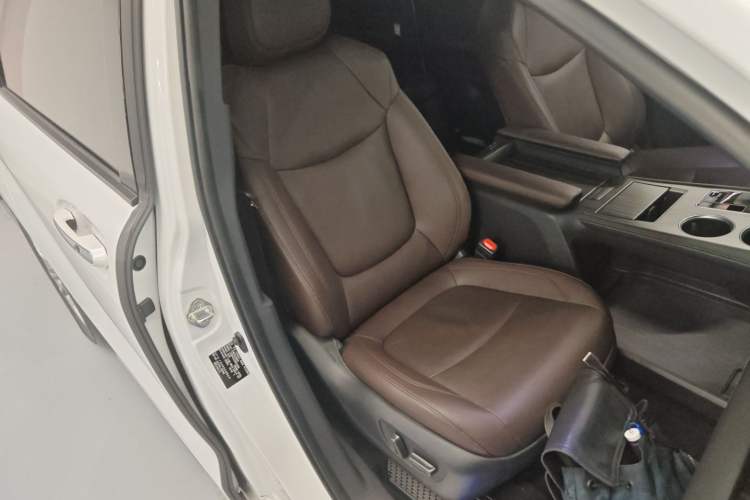 Used Toyota SIENNA 2021 2.5L Hybrid Platinum Edition Right Front Seat