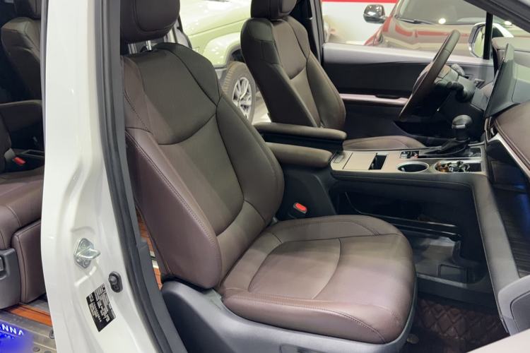 Used Toyota SIENNA 2021 2.5L Hybrid Platinum Edition Right Front Seat