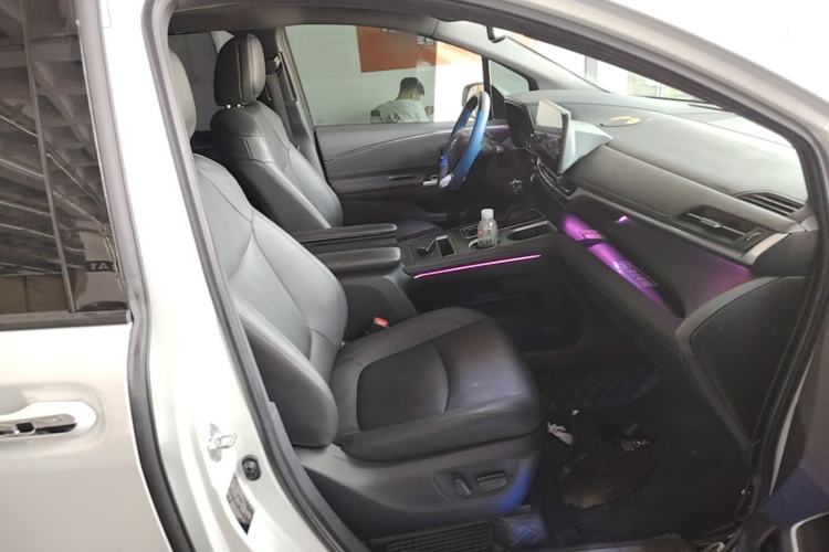 Used Toyota SIENNA 2021 2.5L Hybrid Premium Edition Right Front Seat