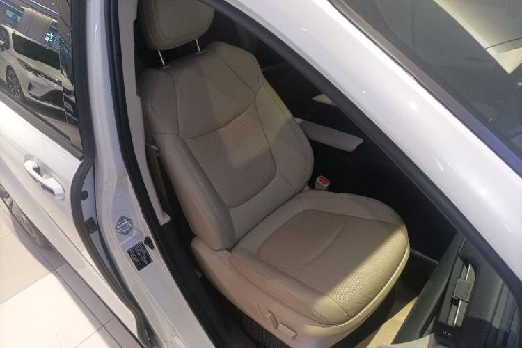 Used Toyota SIENNA 2021 2.5L Hybrid Premium Edition Right Front Seat