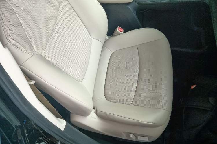 Used Toyota SIENNA 2021 2.5L Hybrid Luxury Edition Right Front Seat