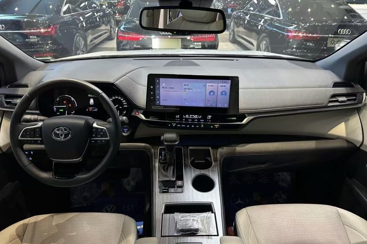 Used Toyota SIENNA 2021 2.5L Hybrid Premium Edition Right Front Seat