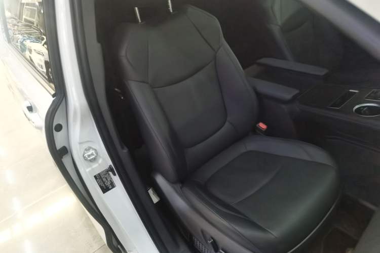 Used Toyota SIENNA 2021 2.5L Hybrid Premium Edition Right Front Seat