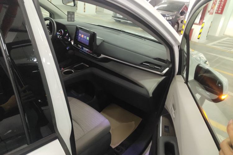 Used Toyota SIENNA 2021 2.5L Hybrid Comfort Edition Right Front Seat