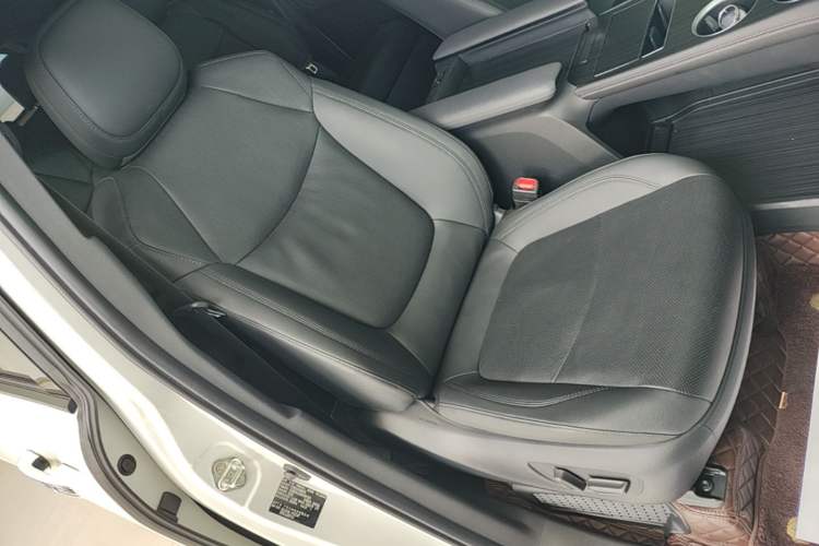 Used Toyota SIENNA 2021 2.5L Hybrid Premium Edition Right Front Seat