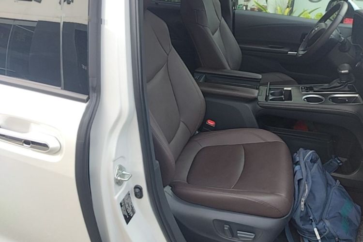Used Toyota SIENNA 2021 2.5L Hybrid Platinum Edition Right Front Seat