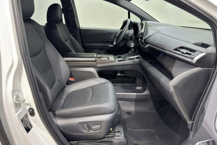 Used Toyota SIENNA 2021 2.5L Hybrid Ultimate Edition Right Front Seat