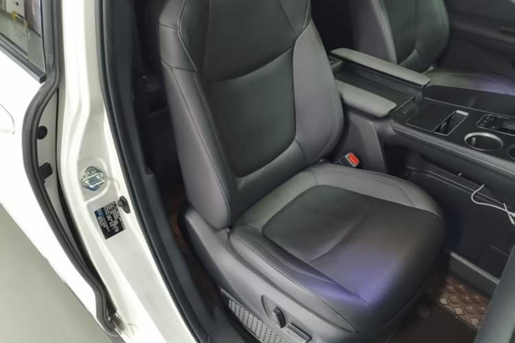 Used Toyota SIENNA 2021 2.5L Hybrid Premium Edition Right Front Seat