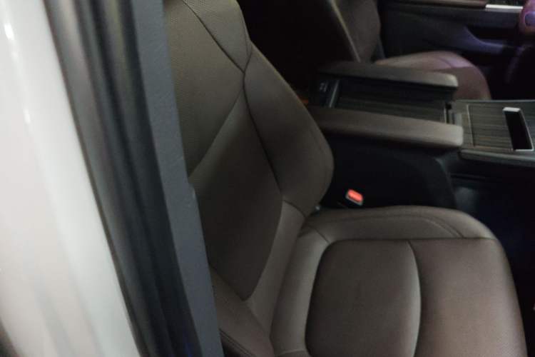 Used Toyota SIENNA 2021 2.5L Hybrid Platinum Edition Right Front Seat