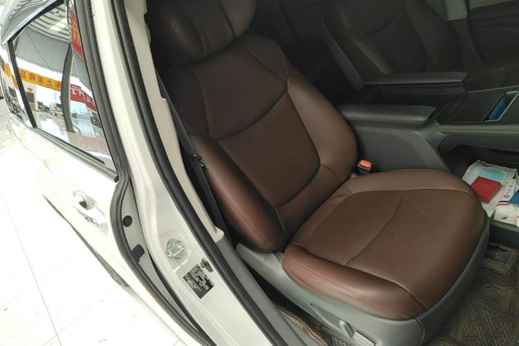 Used Toyota SIENNA 2021 2.5L Hybrid Premium Edition Right Front Seat