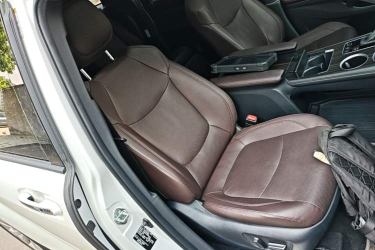 Used Toyota SIENNA 2021 2.5L Hybrid Platinum Edition Right Front Seat