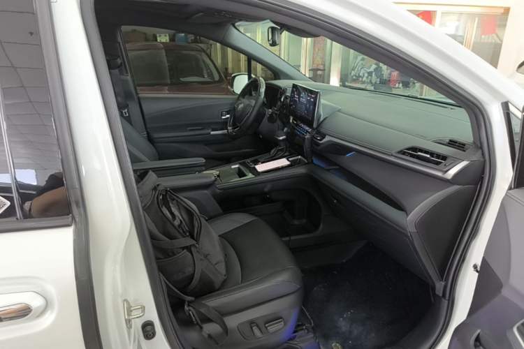 Used Toyota SIENNA 2021 2.5L Hybrid Ultimate Edition Right Front Seat