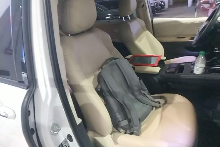 Used Toyota SIENNA 2021 2.5L Hybrid Ultimate Edition Right Front Seat