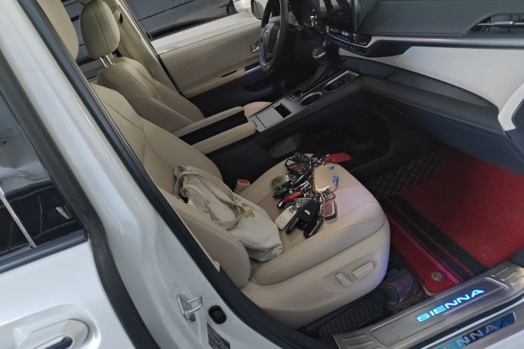 Used Toyota SIENNA 2021 2.5L Hybrid Premium Edition Right Front Seat