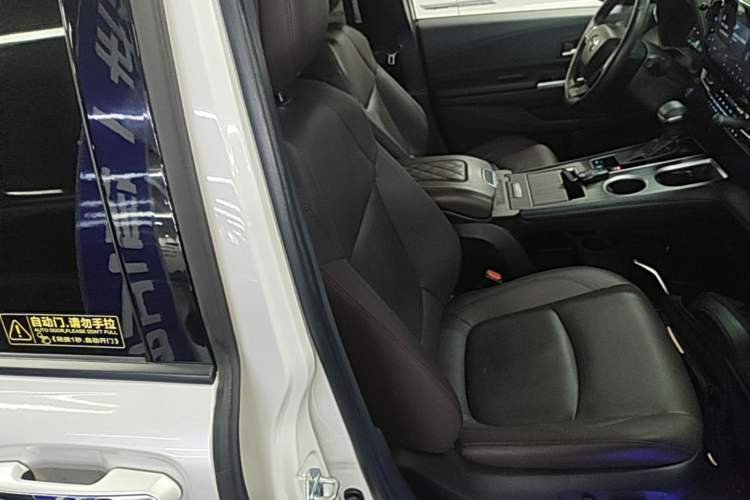 Used Toyota SIENNA 2021 2.5L Hybrid Platinum Edition Right Front Seat
