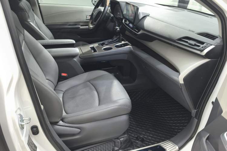 Used Toyota SIENNA 2021 2.5L Hybrid Comfort Edition Right Front Seat