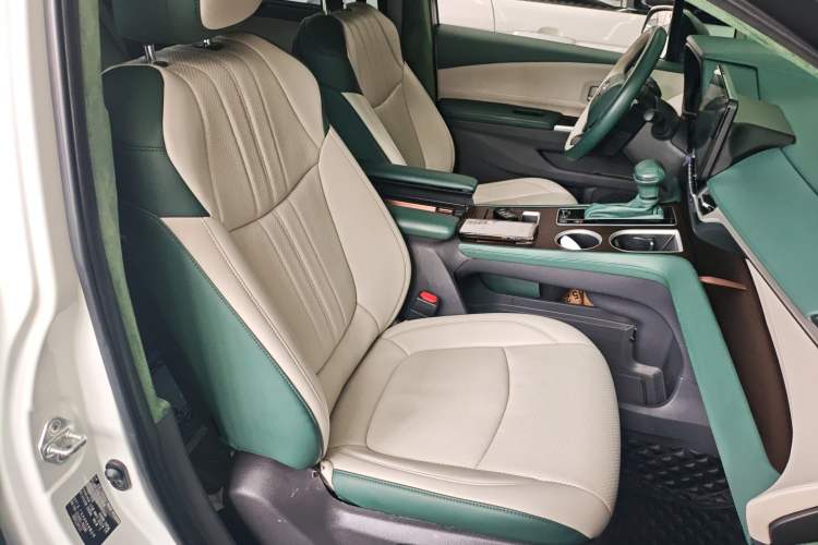 Used Toyota SIENNA 2021 2.5L Hybrid Comfort Edition Right Front Seat