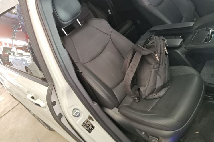 Used Toyota SIENNA 2021 2.5L Hybrid Premium Edition Right Front Seat