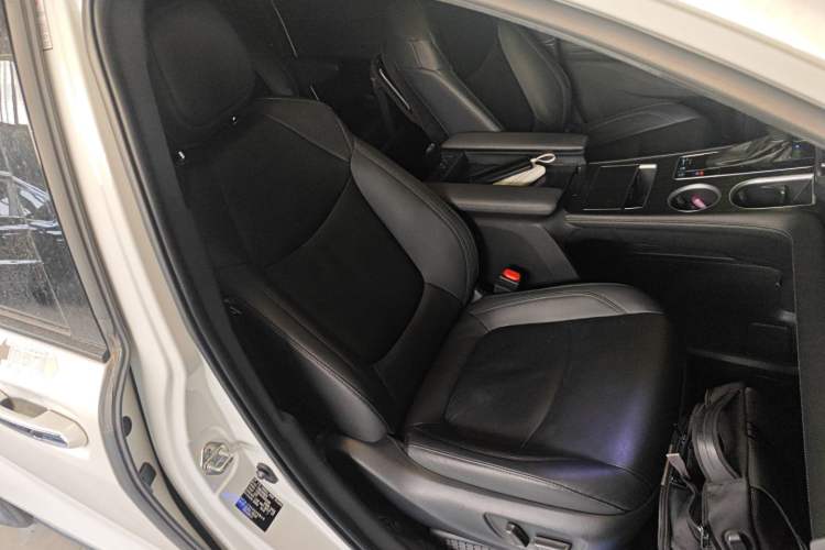 Used Toyota SIENNA 2021 2.5L Hybrid Premium Edition Right Front Seat