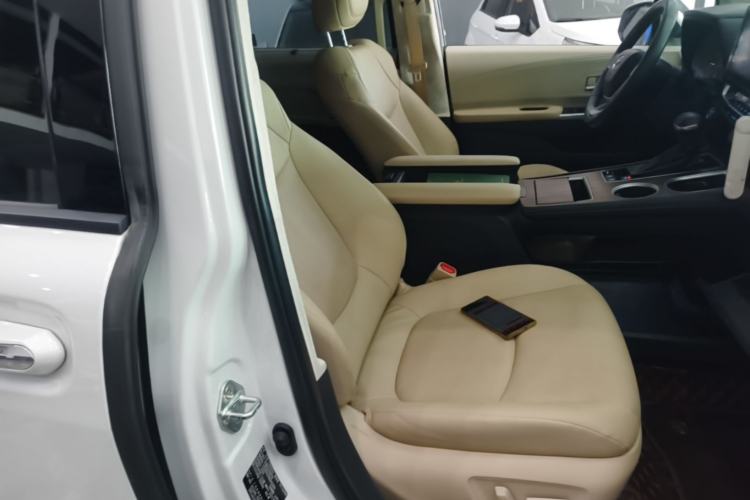 Used Toyota SIENNA 2021 2.5L Hybrid Luxury Edition Right Front Seat