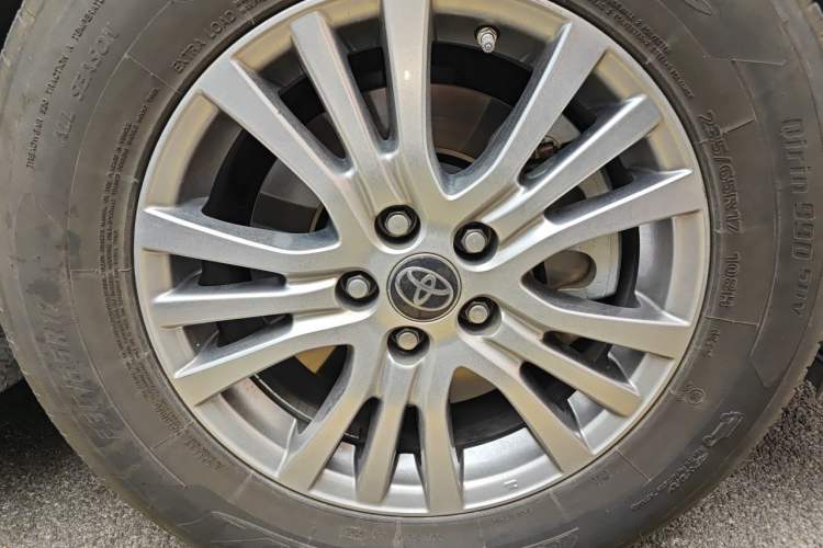 Used Toyota SIENNA 2021 2.5L Hybrid Premium Edition Right Front Wheel Hub