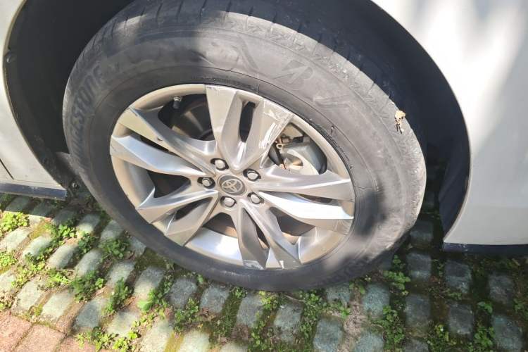 Used Toyota SIENNA 2021 2.5L Hybrid Ultimate Edition Right Front Wheel Hub