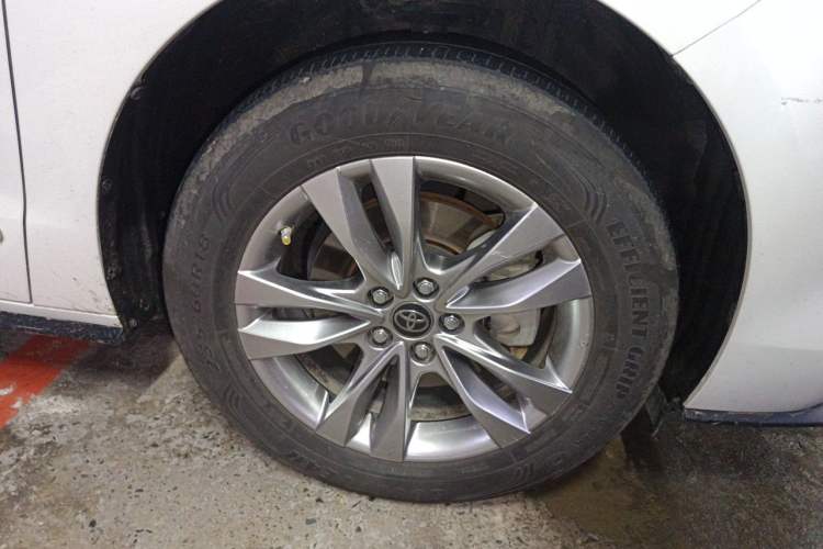 Used Toyota SIENNA 2021 2.5L Hybrid Ultimate Edition Right Front Wheel Hub