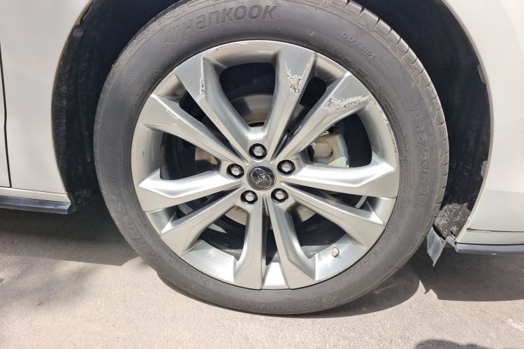 Used Toyota SIENNA 2021 2.5L Hybrid Premium Edition Right Front Wheel Hub
