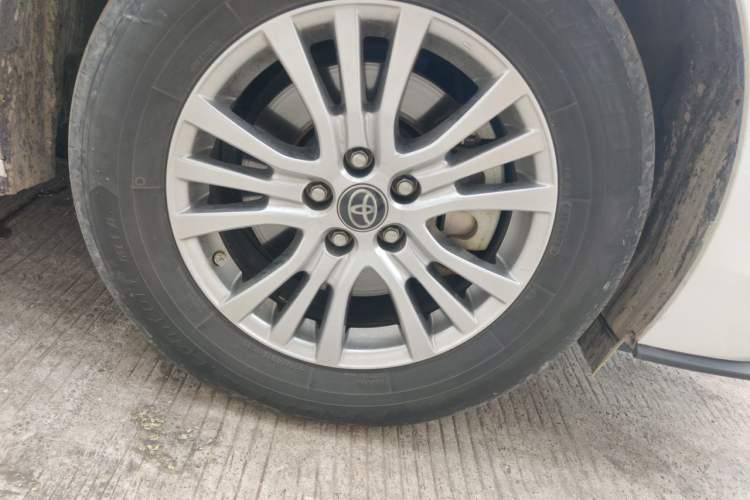 Used Toyota SIENNA 2021 2.5L Hybrid Premium Edition Right Front Wheel Hub
