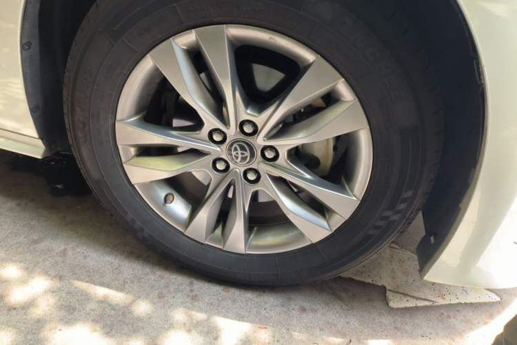 Used Toyota SIENNA 2021 2.5L Hybrid Premium Edition Right Front Wheel Hub