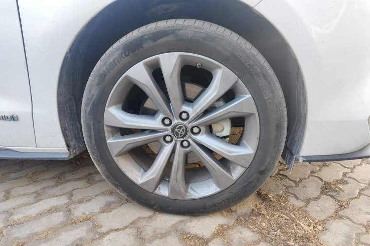 Used Toyota SIENNA 2021 2.5L Hybrid Ultimate Edition Right Front Wheel Hub