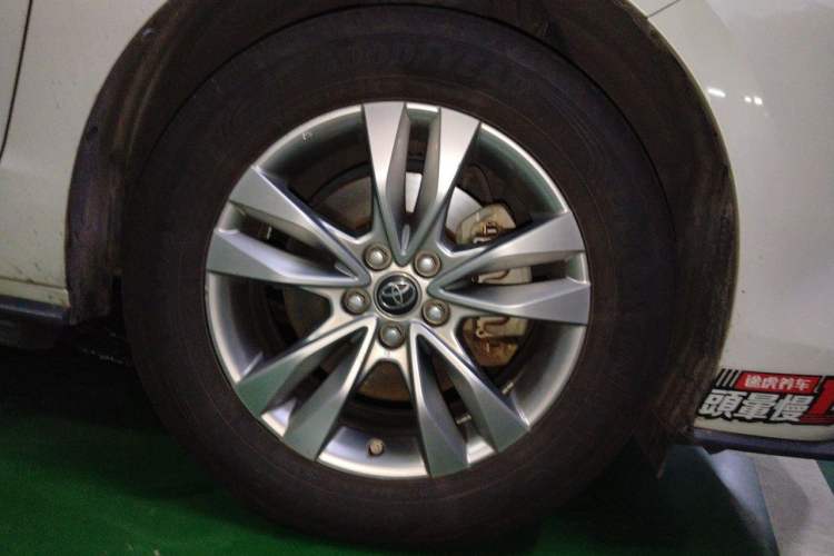 Used Toyota SIENNA 2021 2.5L Hybrid Ultimate Edition Right Front Wheel Hub