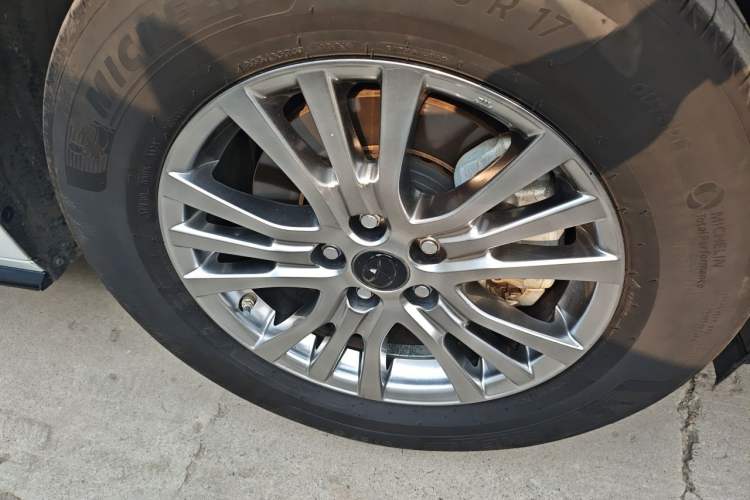 Used Toyota SIENNA 2021 2.5L Hybrid Premium Edition Right Front Wheel Hub