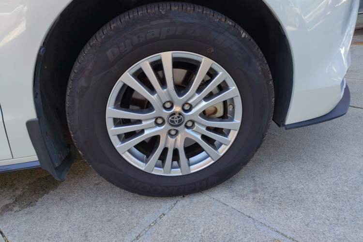 Used Toyota SIENNA 2021 2.5L Hybrid Premium Edition Right Front Wheel Hub