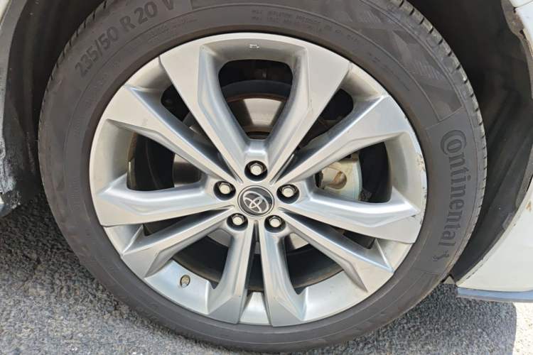Used Toyota SIENNA 2021 2.5L Hybrid Ultimate Edition Right Front Wheel Hub