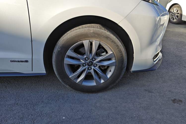 Used Toyota SIENNA 2021 2.5L Hybrid Ultimate Edition Right Front Wheel Hub