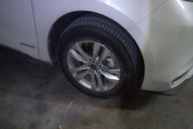 Used Toyota SIENNA 2021 2.5L Hybrid Platinum Edition Right Front Wheel Hub