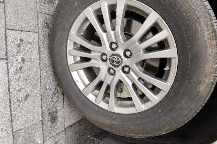 Used Toyota SIENNA 2021 2.5L Hybrid Premium Edition Right Front Wheel Hub