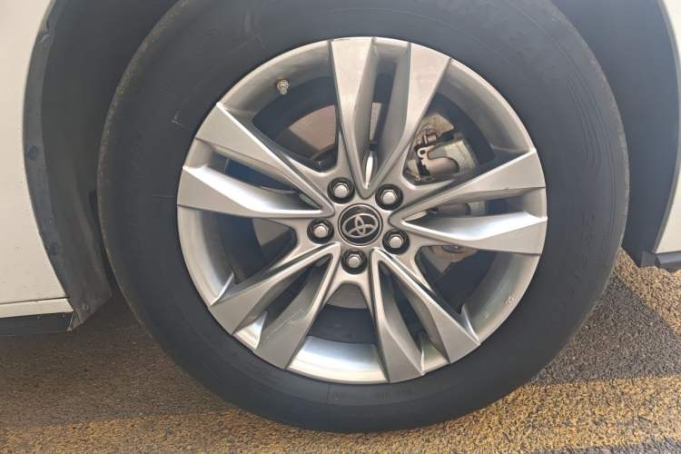 Used Toyota SIENNA 2021 2.5L Hybrid Ultimate Edition Right Front Wheel Hub