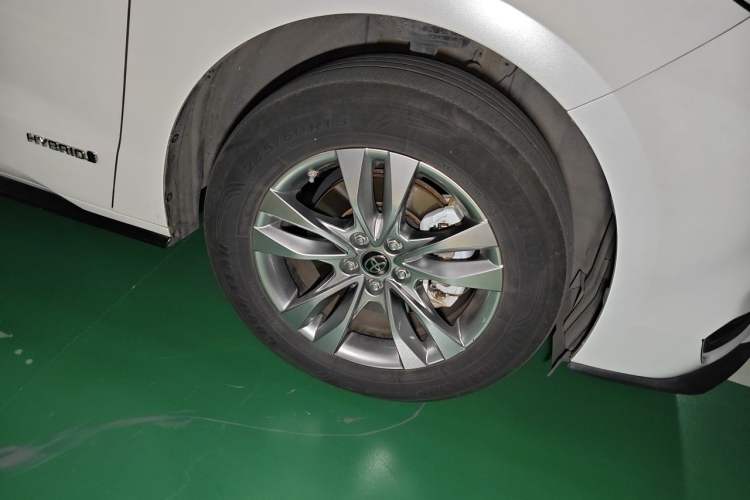 Used Toyota SIENNA 2021 2.5L Hybrid Ultimate Edition Right Front Wheel Hub