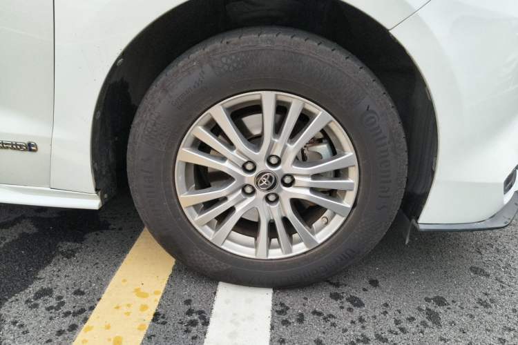 Used Toyota SIENNA 2021 2.5L Hybrid Comfort Edition Right Front Wheel Hub