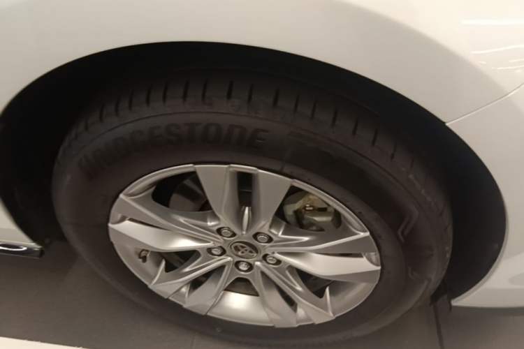 Used Toyota SIENNA 2021 2.5L Hybrid Ultimate Edition Right Front Wheel Hub