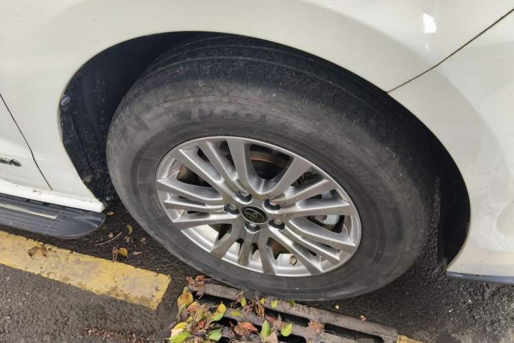 Used Toyota SIENNA 2021 2.5L Hybrid Comfort Edition Right Front Wheel Hub