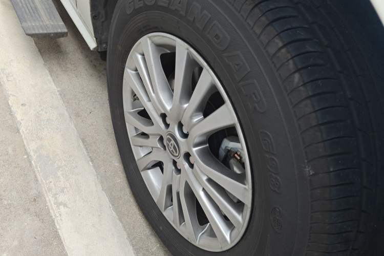 Used Toyota SIENNA 2021 2.5L Hybrid Comfort Edition Right Front Wheel Hub