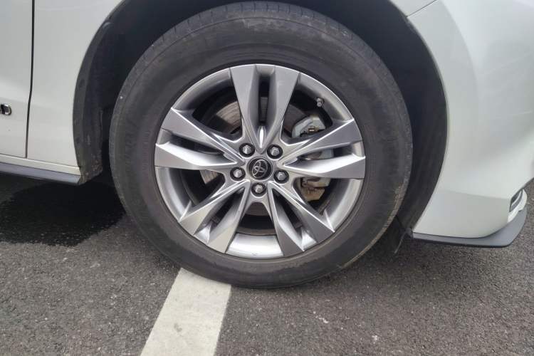 Used Toyota SIENNA 2021 2.5L Hybrid Ultimate Edition Right Front Wheel Hub