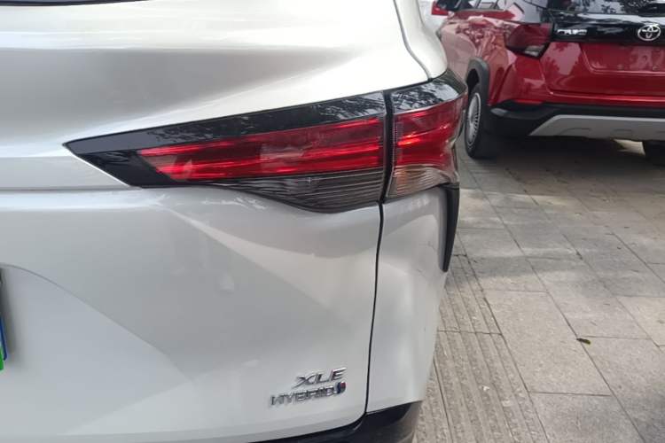 Used Toyota SIENNA 2021 2.5L Hybrid Luxury Edition Right Rear Taillight