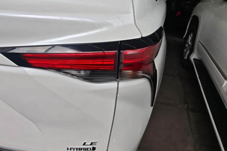 Used Toyota SIENNA 2021 2.5L Hybrid Comfort Edition Right Rear Taillight